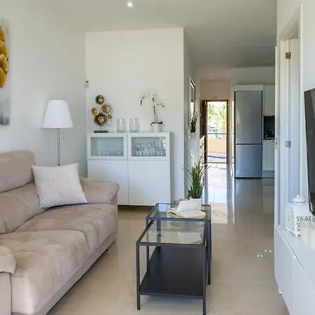 Apartment In Front Of The Ocean