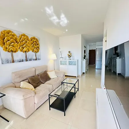Apartment In Front Of The Ocean *