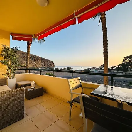 Apartment In Front Of The Ocean